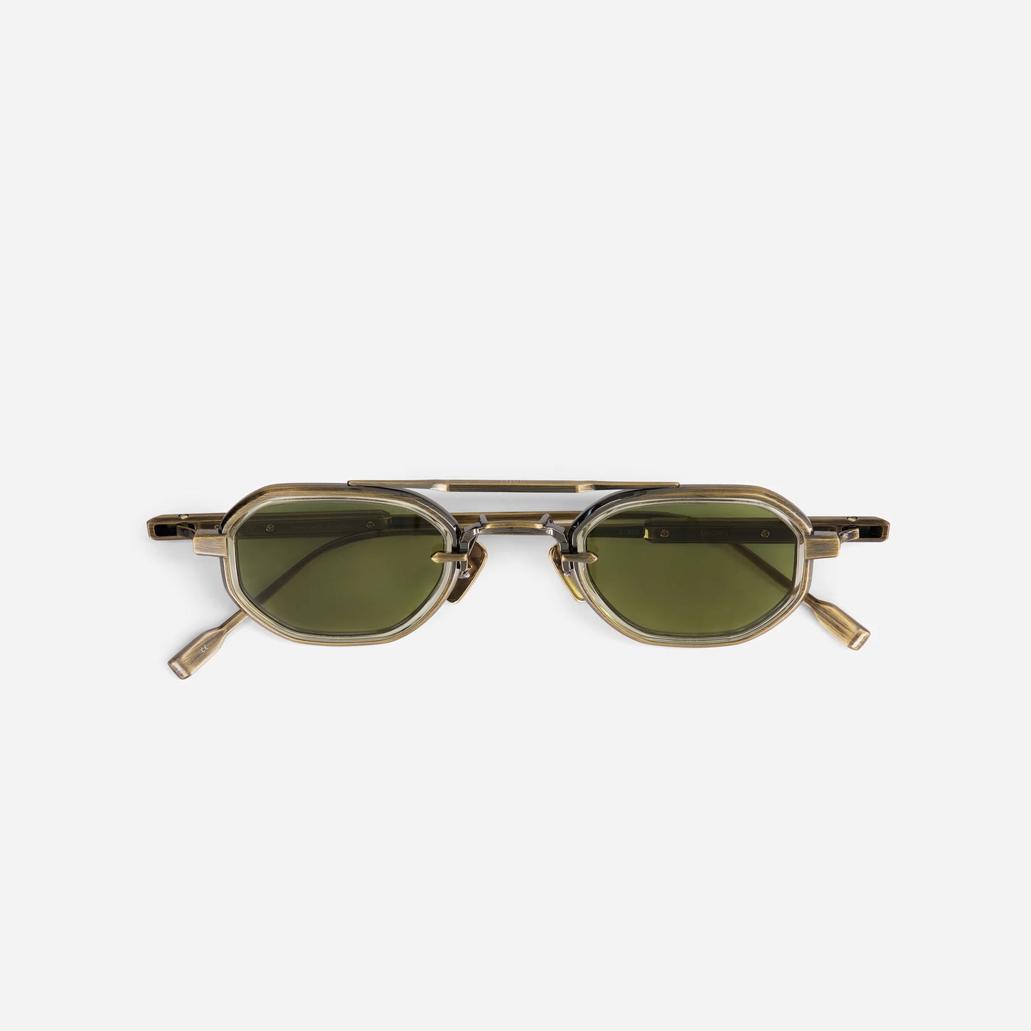 Avior AG-1 sunglasses with silver frames and a sleek design. A modern addition to the SATO collection.