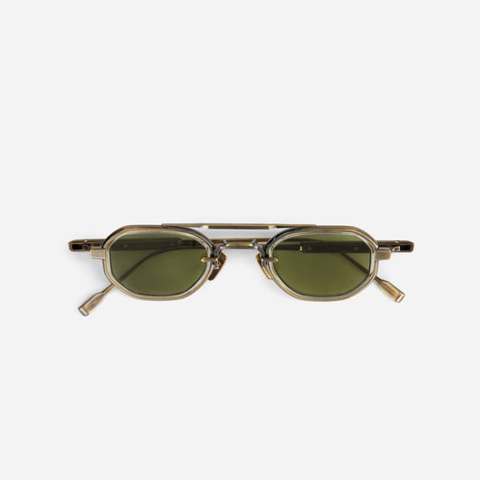 Avior AG-1 sunglasses with silver frames and a sleek design. A modern addition to the SATO collection.