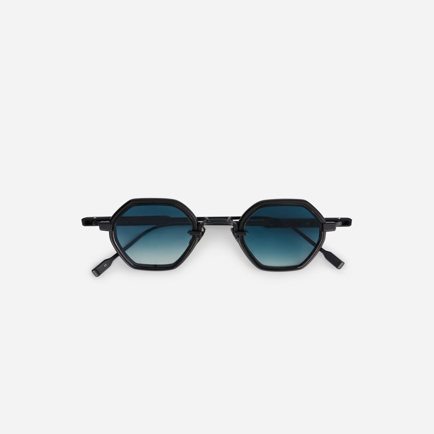 The Sato Arraï-T B-1 features a titanium frame with a black mat coating, black takiron rim insert, and gradient deep sea blue lens.