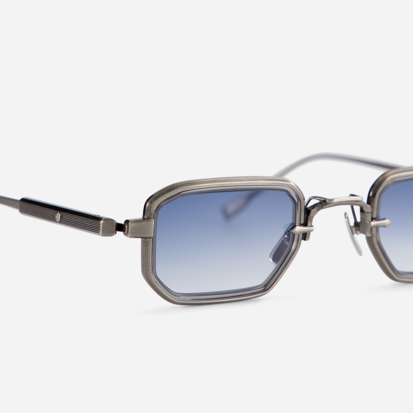 Crafted in Japan, the Deneb-T AS-1 showcases a titanium frame with antique silver coating and crystal grey rim inserts. It is completed with gradient blue lenses.