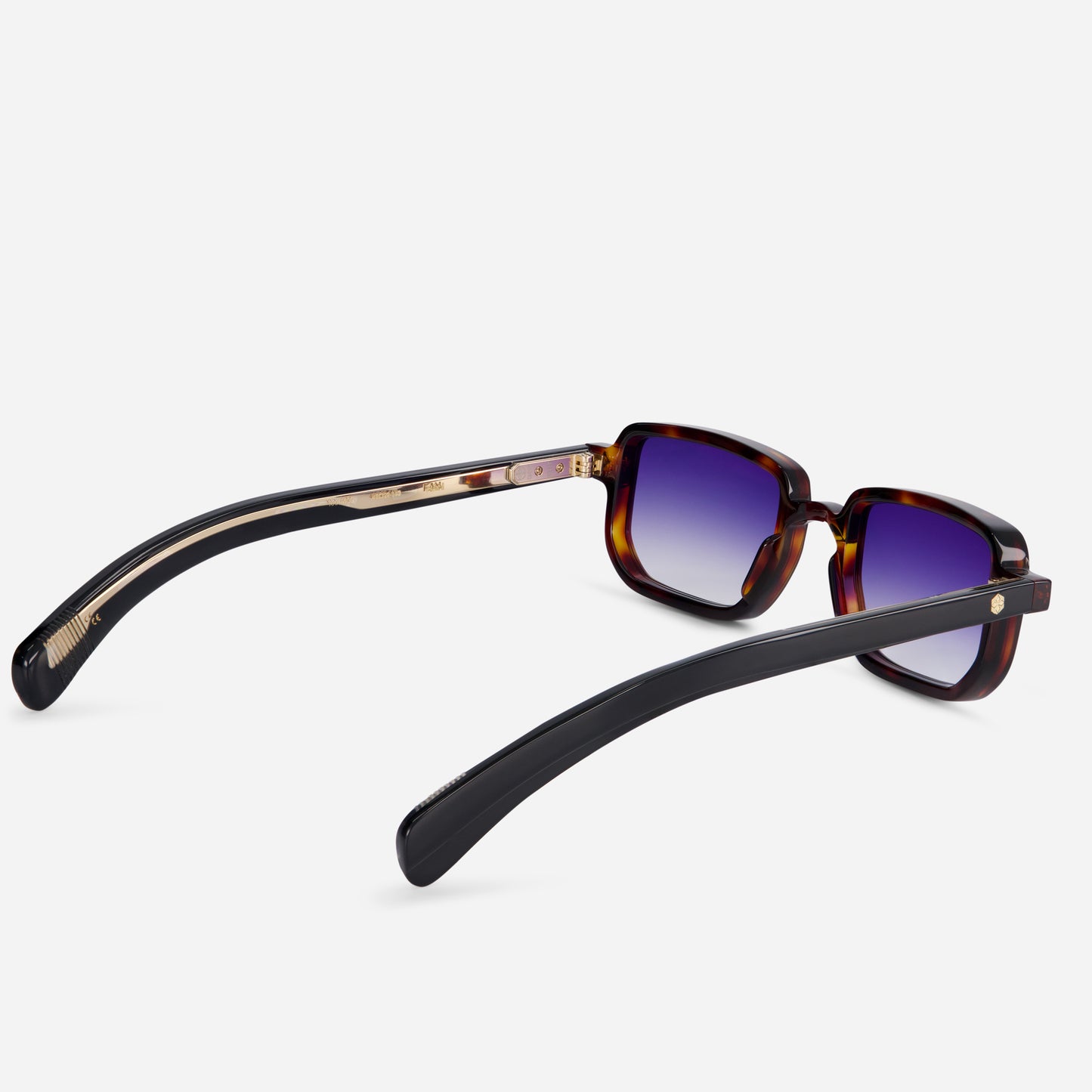 Elevate your eyewear collection with the Ran G-1, a Japanese acetate frame in the intriguing Gambler color, complete with black arms, a tortoise front, and gradient new blue lenses.