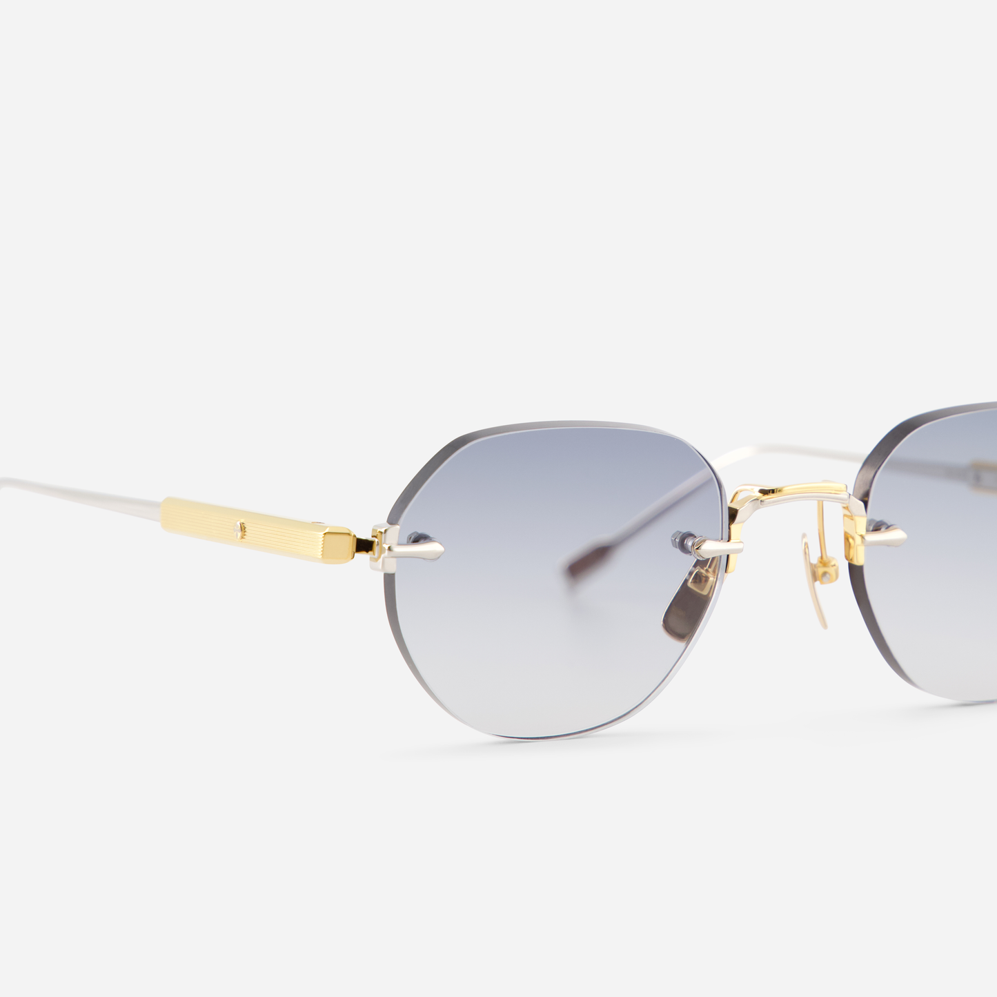 Terebellum I S603 with Yellow Gold and Platinum embellishments, complemented by vibrant blue lenses