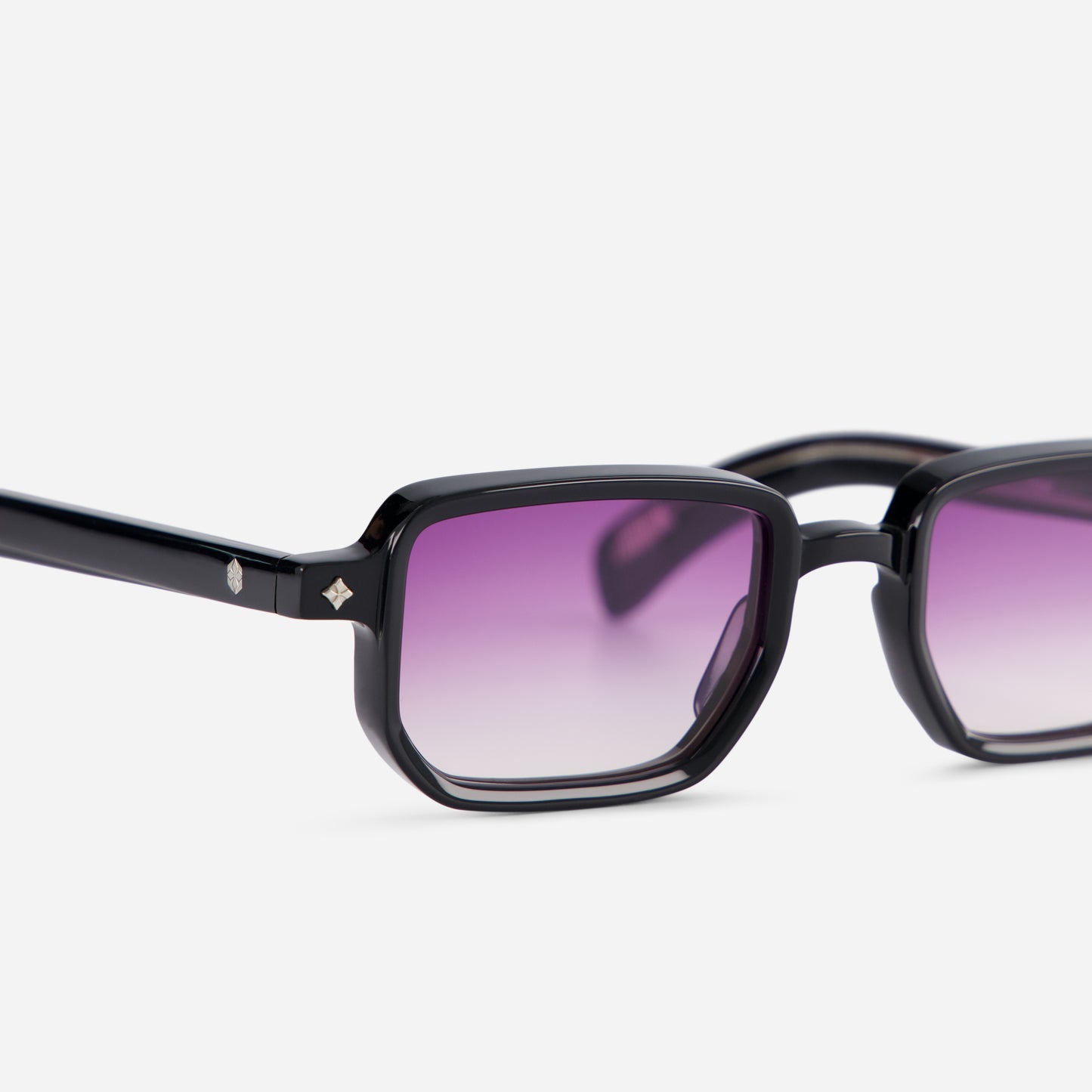 Ran N-1 offers a Japanese acetate frame in Noir color, enhanced by gradient purple lenses for a modern look.