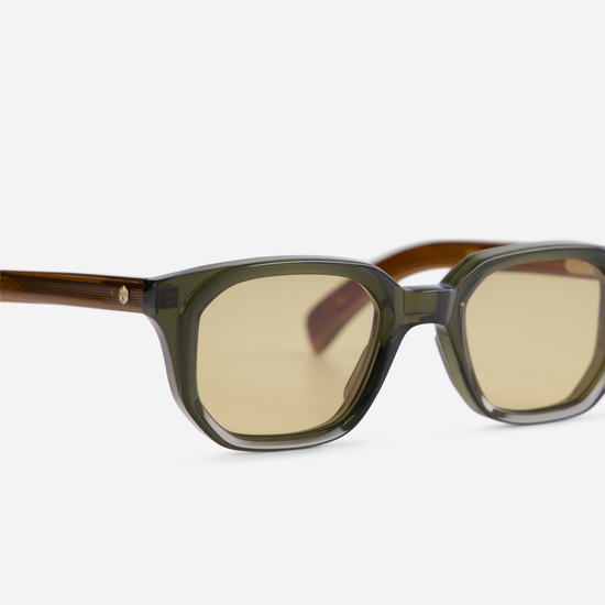 Unleash your unique style with the Aliot B-1. Its Japanese acetate frame in Bombardier color and yellow-brown lenses make a fashion statement like no other.