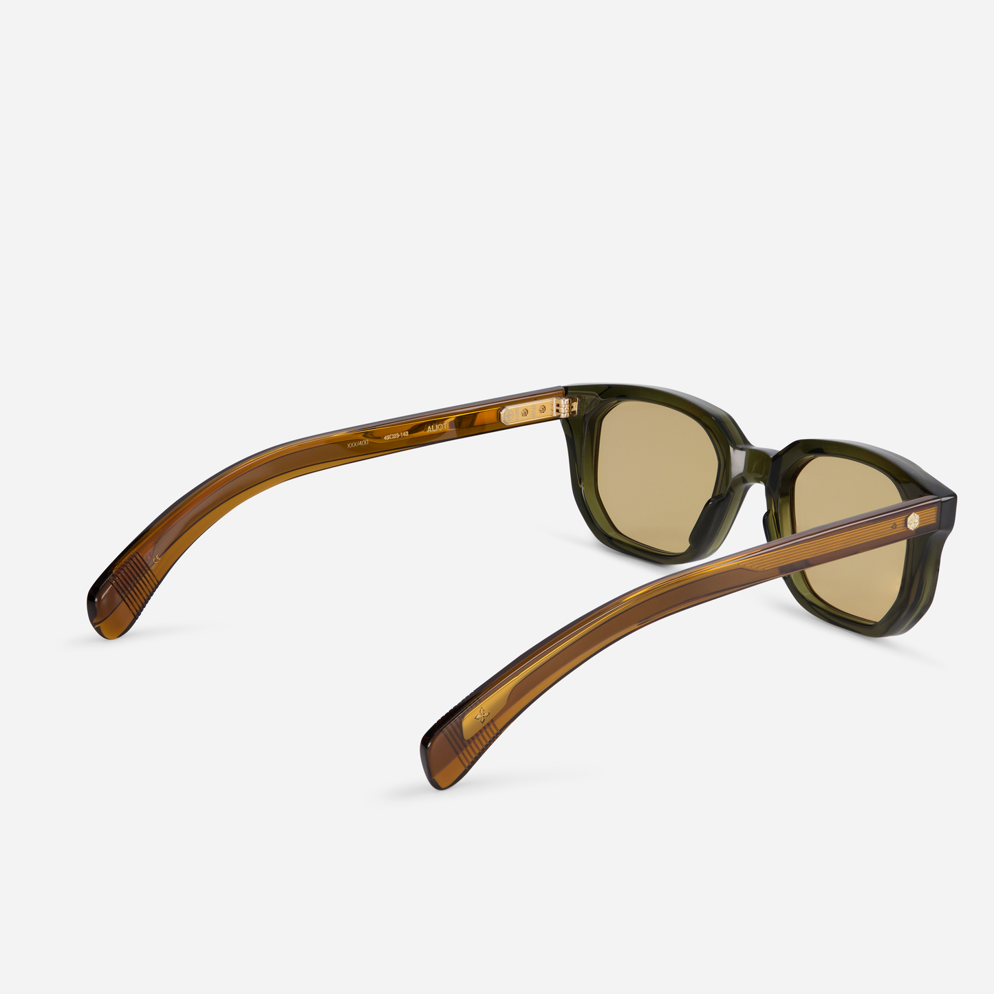 Aliot B-1 offers a Japanese acetate frame in Bombardier color and yellow-brown lenses for a contemporary look.