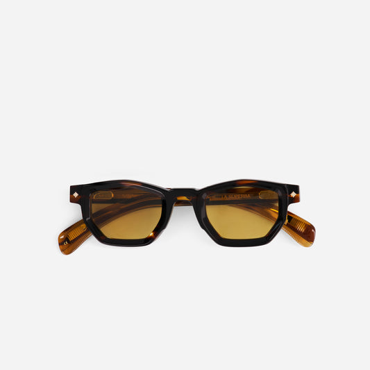 La Superba blends a classic Cognac tortoise frame with standout yellow lenses and luxurious gold touches for a stylish finish.