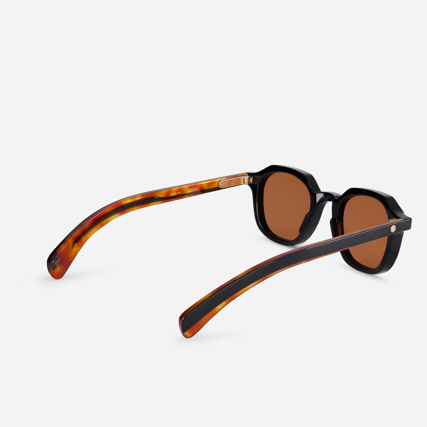 Perse M-1: Elevate your look with the magic of Metropolis color on a Japanese acetate frame, crowned with solid brown lenses. It's time to make a statement.
