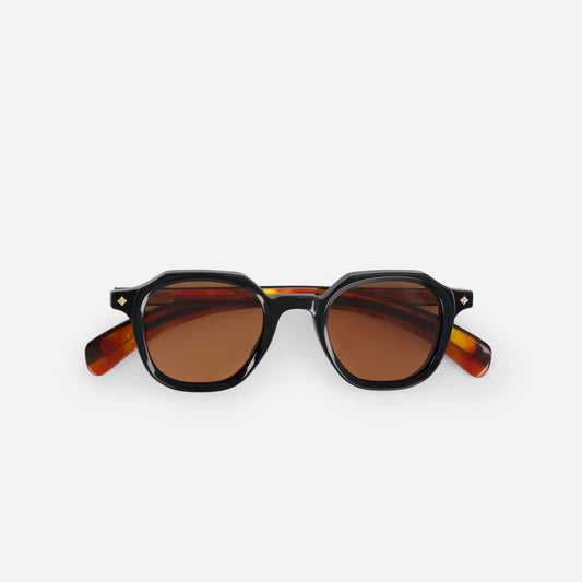 Elevate your style game with the Perse M-1 featuring a Japanese acetate frame in the sleek Metropolis color, perfectly complemented by solid brown lenses.