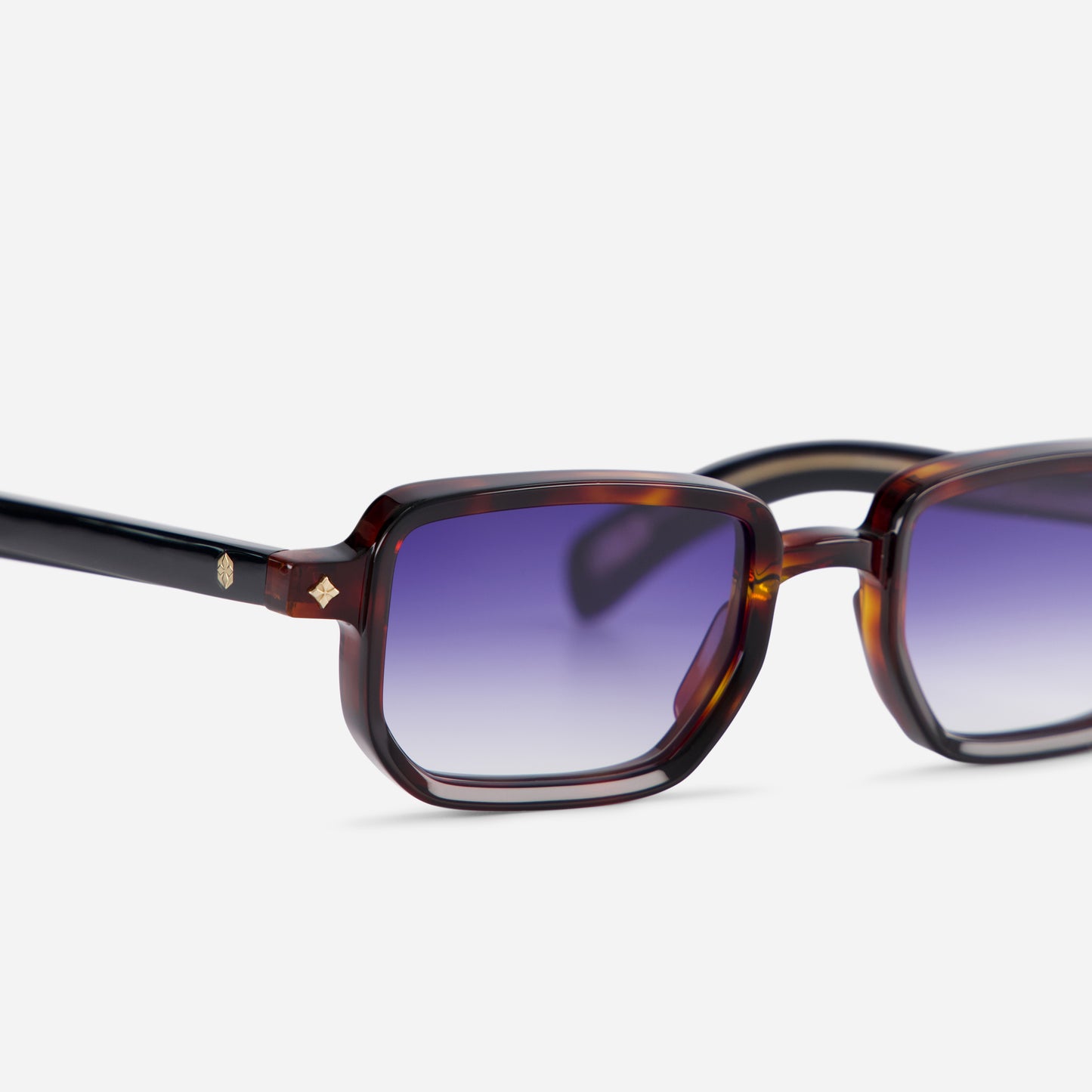 Ran G-1 offers a stylish Japanese acetate frame in Gambler color, featuring black arms and a tortoise front, and gradient new blue lenses, creating a contemporary look.