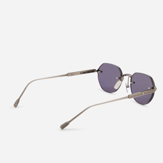 Terebellum I S608, a round-shaped Titanium frame in antique silver, paired with striking blue lenses.