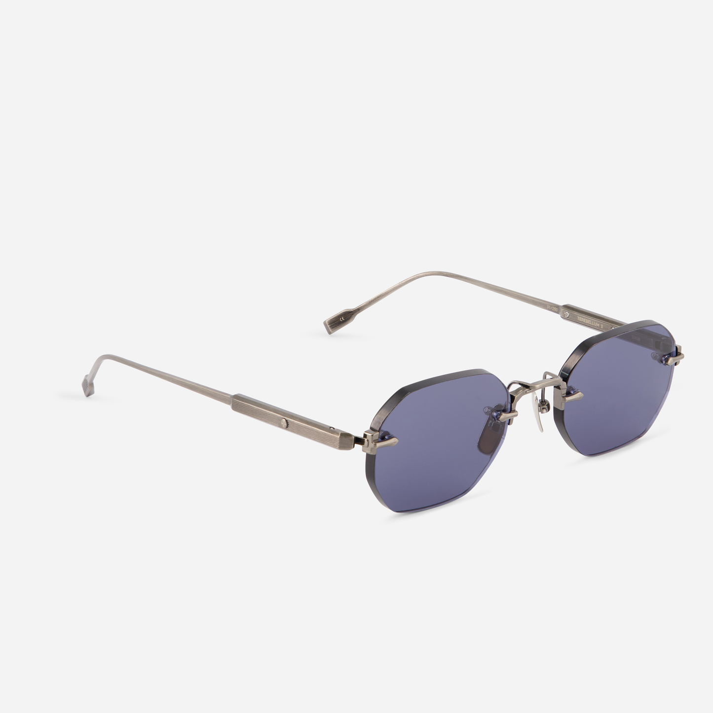 Terebellum II S708, with its Titanium frame, antique silver coating, and striking BL16 blue lenses