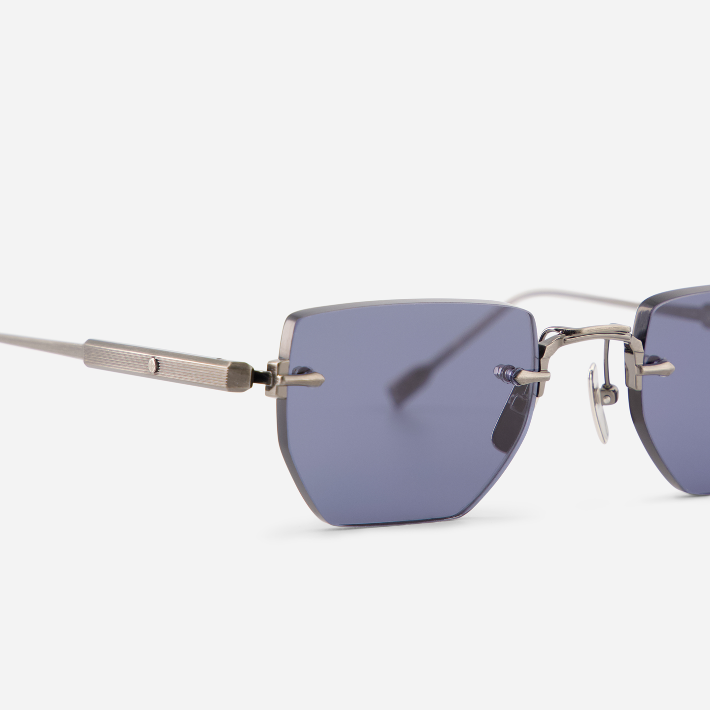 Terebellum III S808 from Sato's Rimless Collection, showcasing a Titanium frame in antique silver, complemented by stylish BL16 blue lenses.